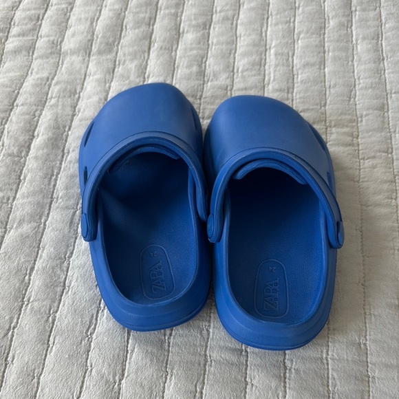 Blue Water Shoes with Ventilation and Adjustable Strap - Picture 2 of 3